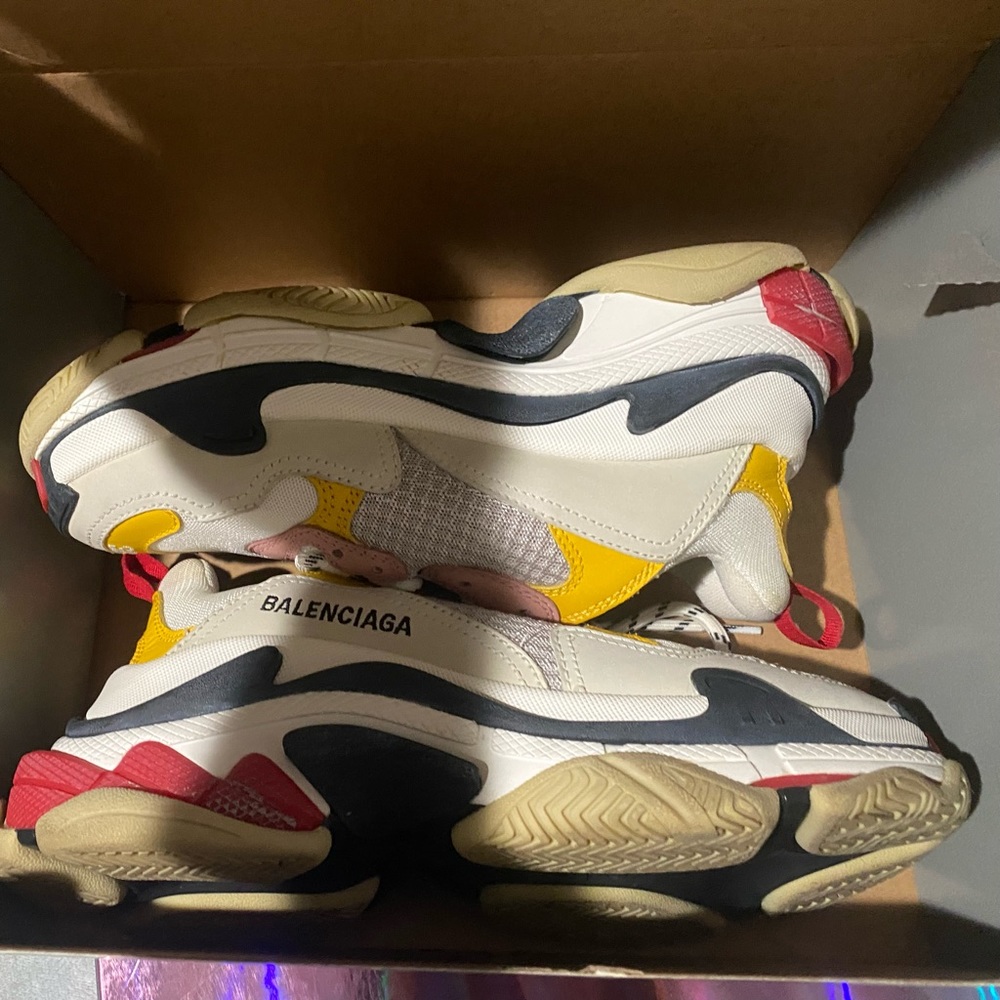 Balenciaga size 8 available 100 authentic almost new